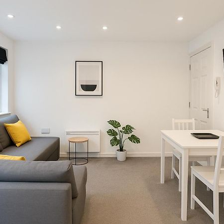 6 Person Apartment In City Centre Cardiff Exterior foto