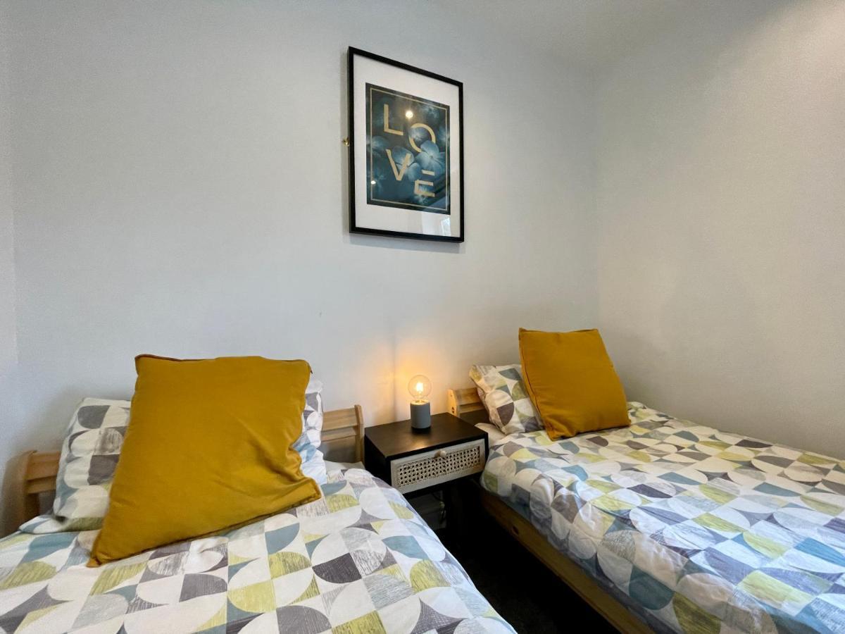 6 Person Apartment In City Centre Cardiff Exterior foto