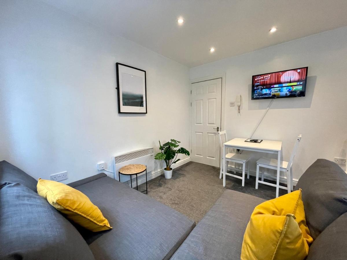 6 Person Apartment In City Centre Cardiff Exterior foto