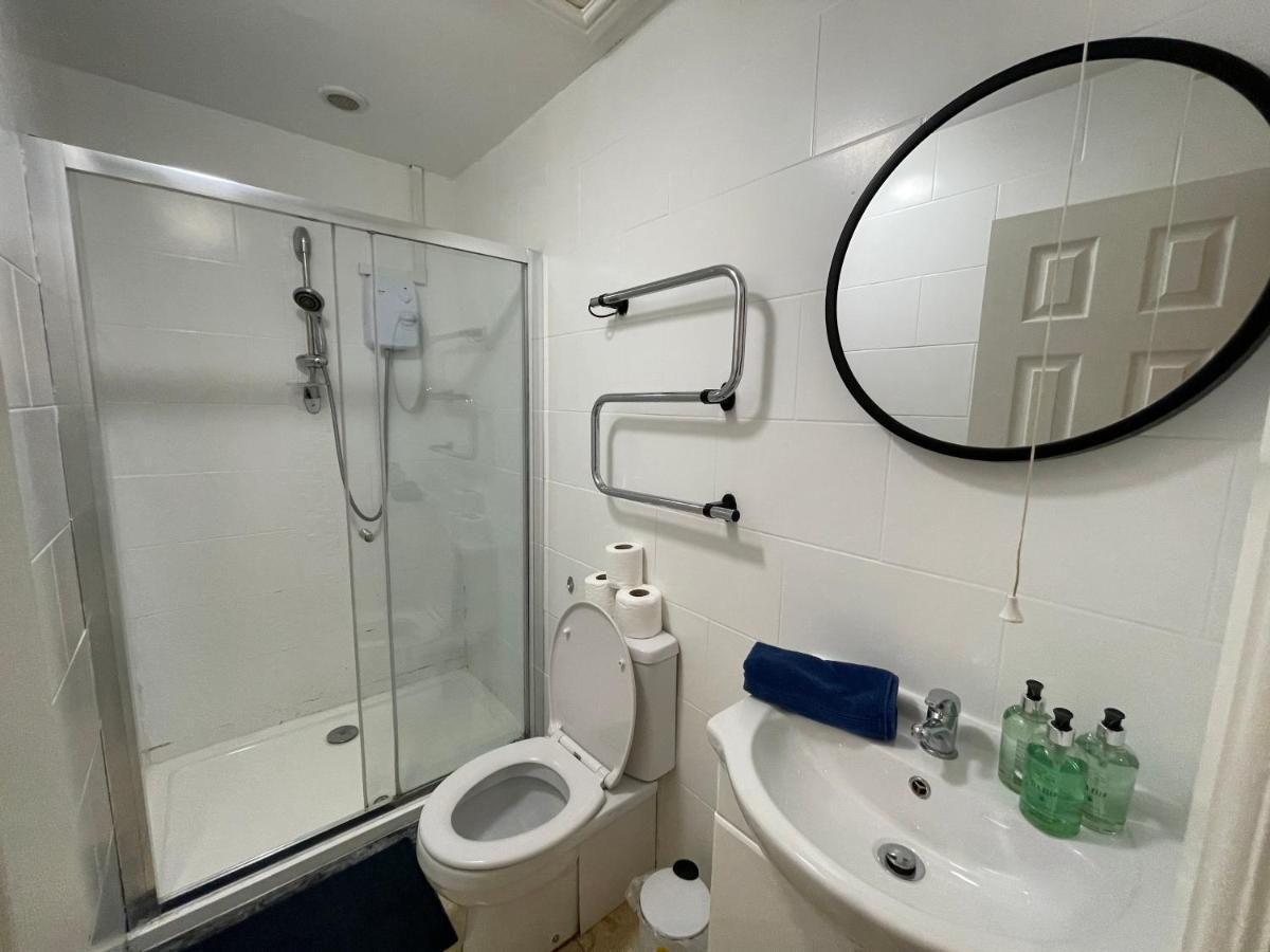 6 Person Apartment In City Centre Cardiff Exterior foto